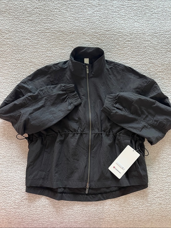 lululemon athletica Jackets & Blazers - Lululemon Crinkle Nylon Cinchable Jacket Black Size Small NWT